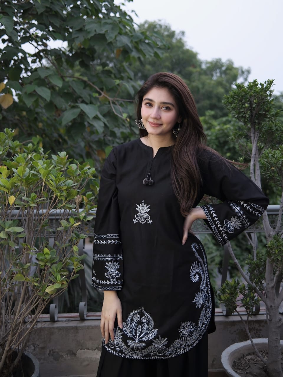 Sanwal Emb 2pc detail