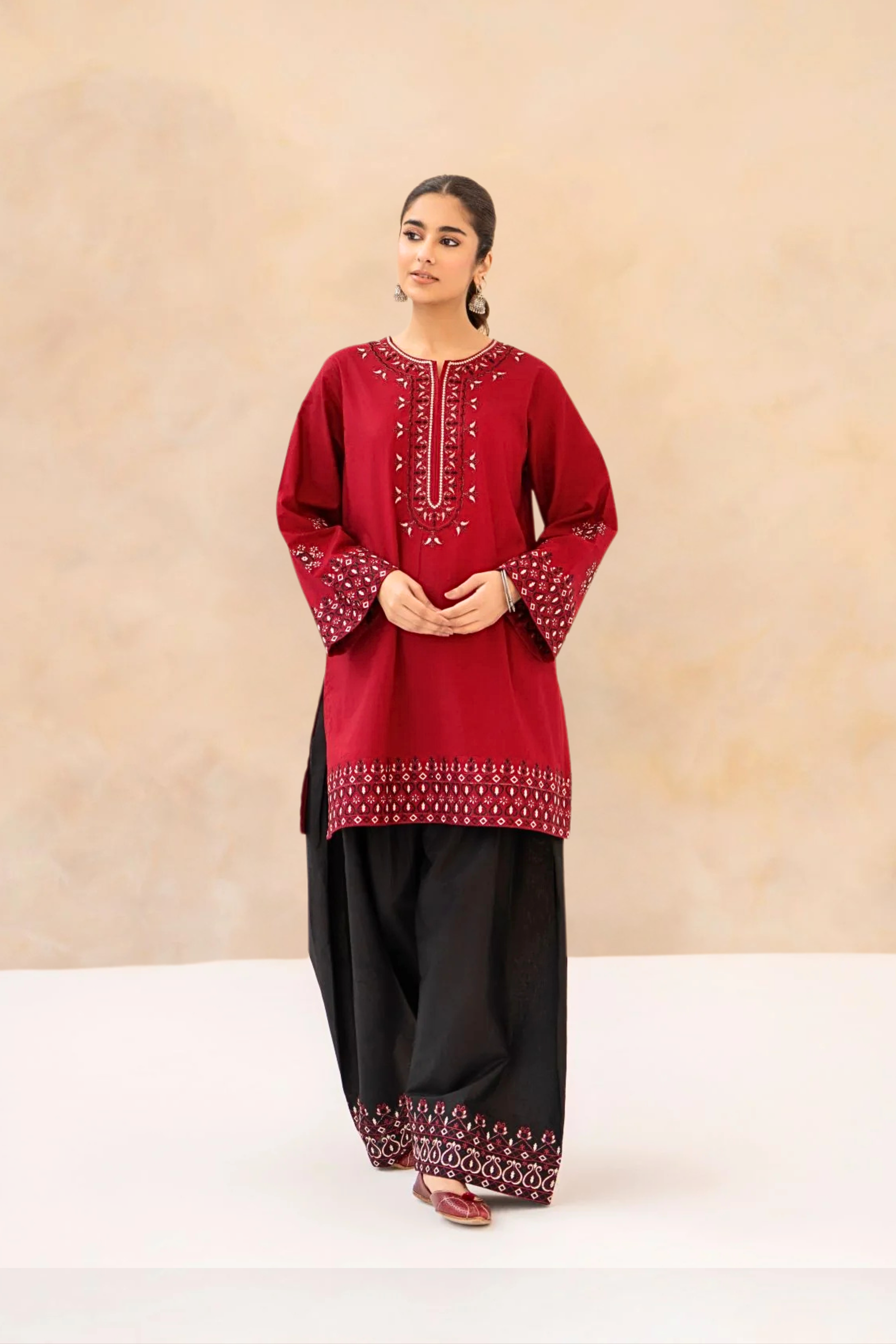 Anar Emb 2pc front