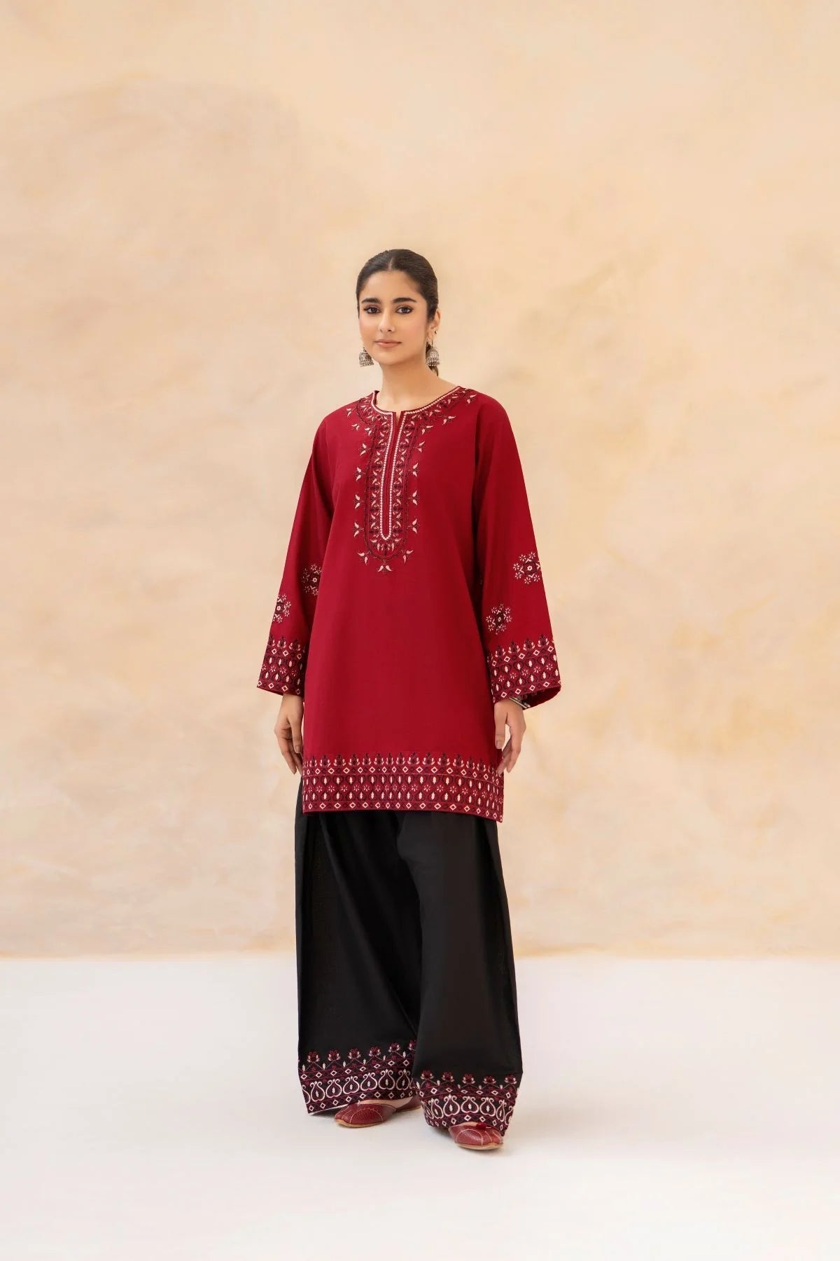 Anar Emb 2pc detail