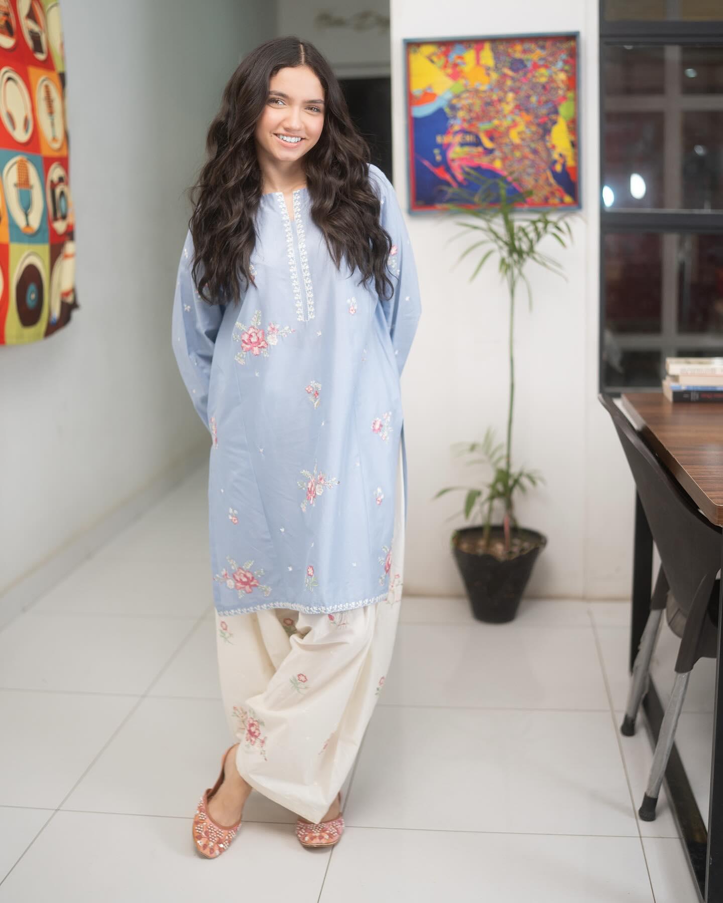 Fiza Emb 2pc detail