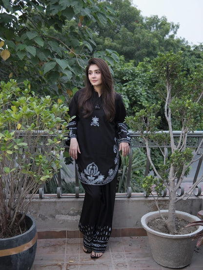 Sanwal Emb 2pc front