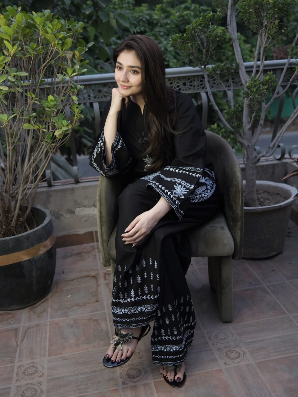 Sanwal Emb 2pc detail