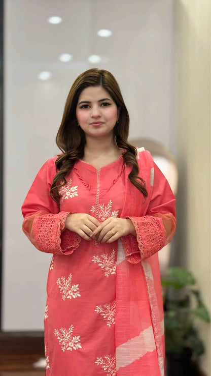 Horiya Emb Pink 3pc detail