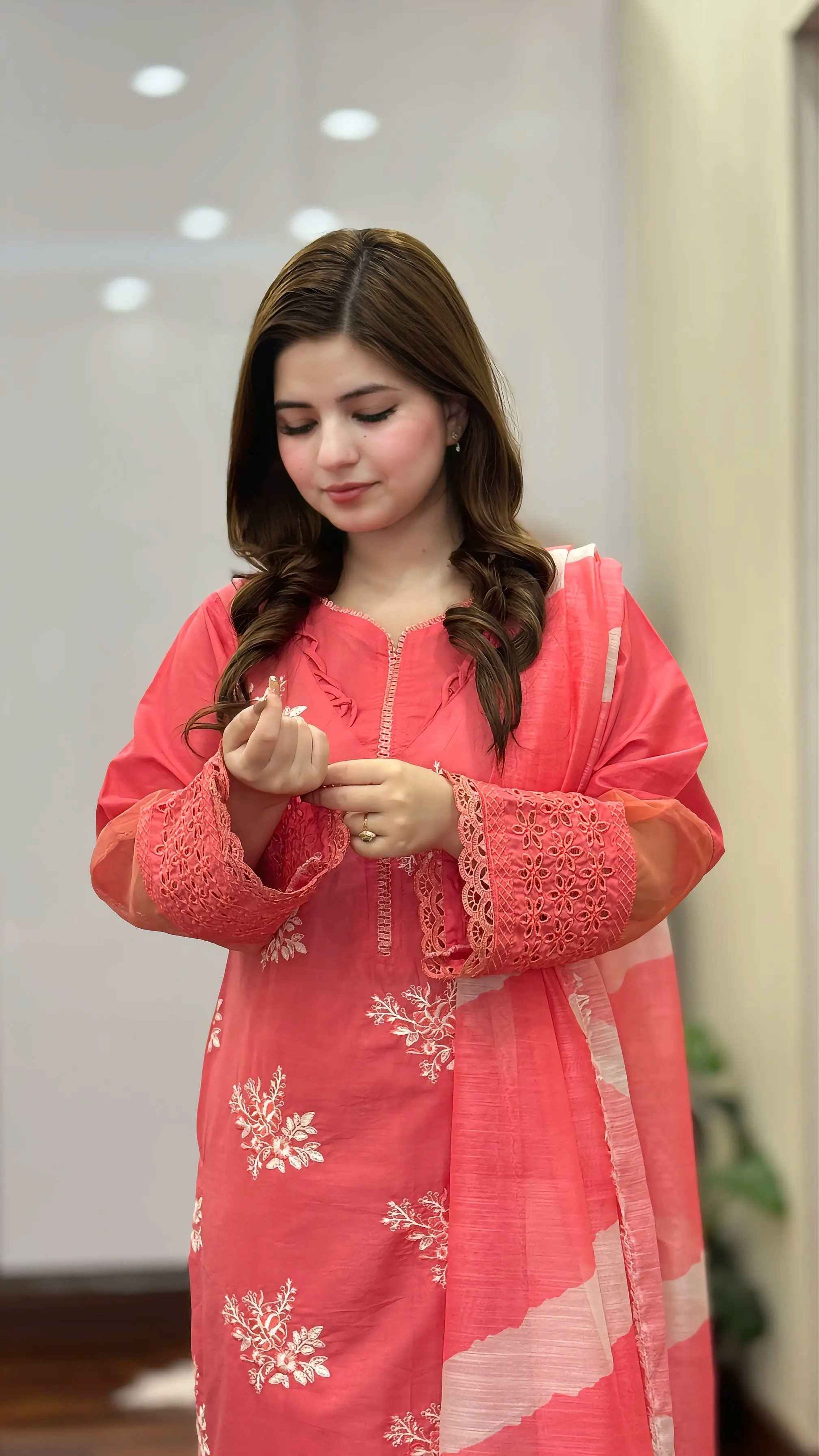 Horiya Emb Pink 3pc detail