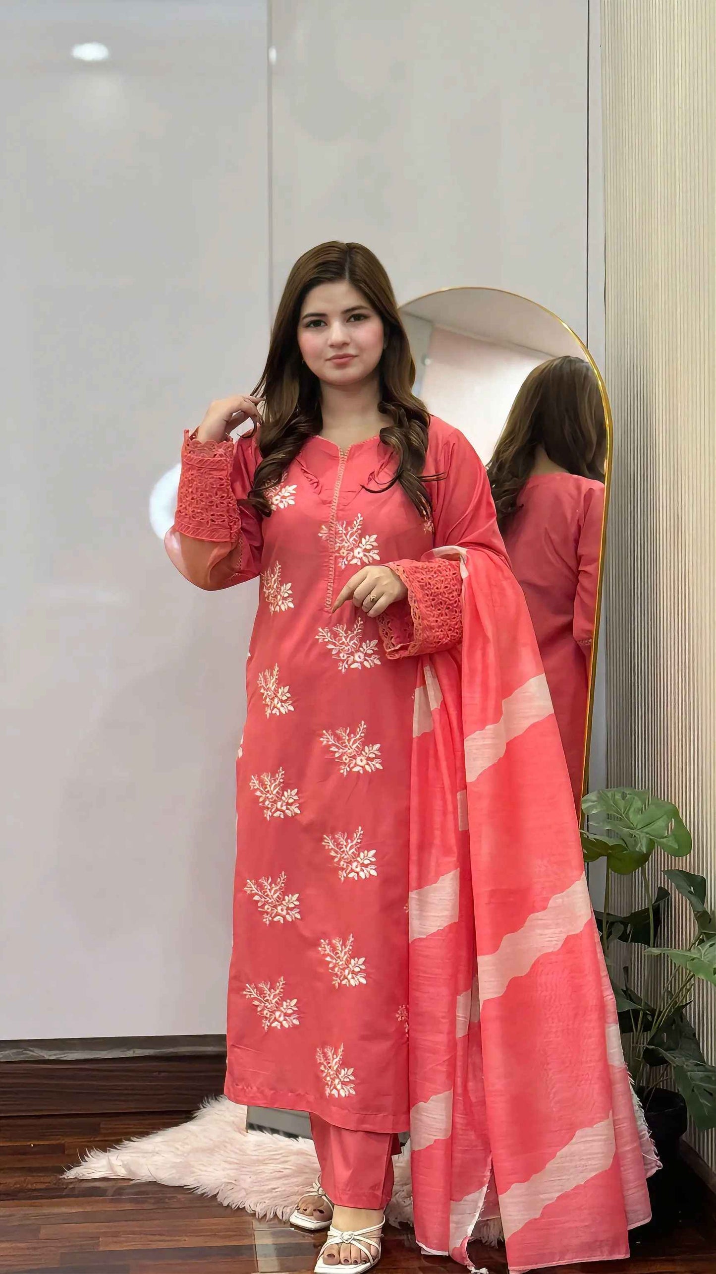 Horiya Emb Pink 3pc detail