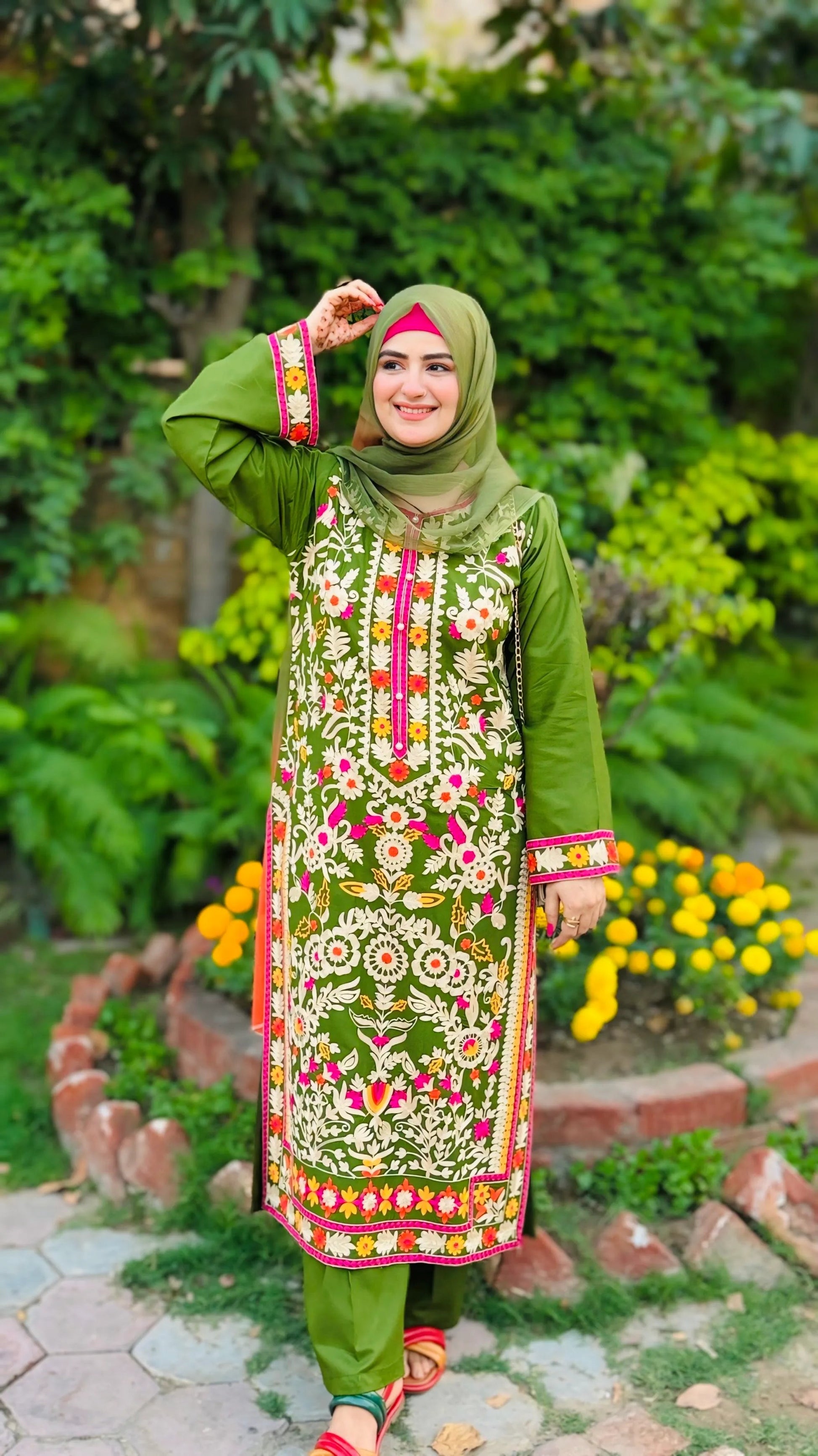 Murawat Green Emb 3pc detail