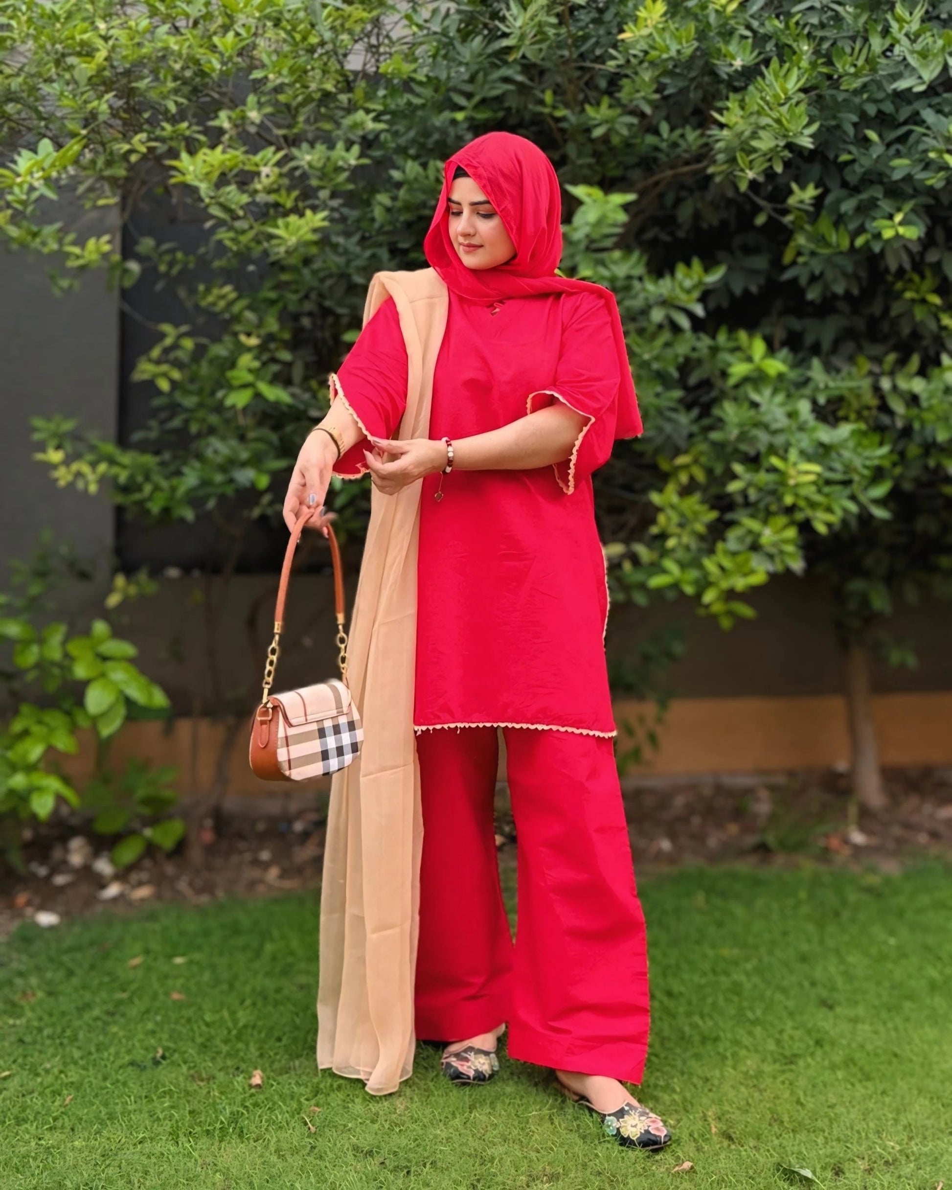 Maliha Red 3pc detail