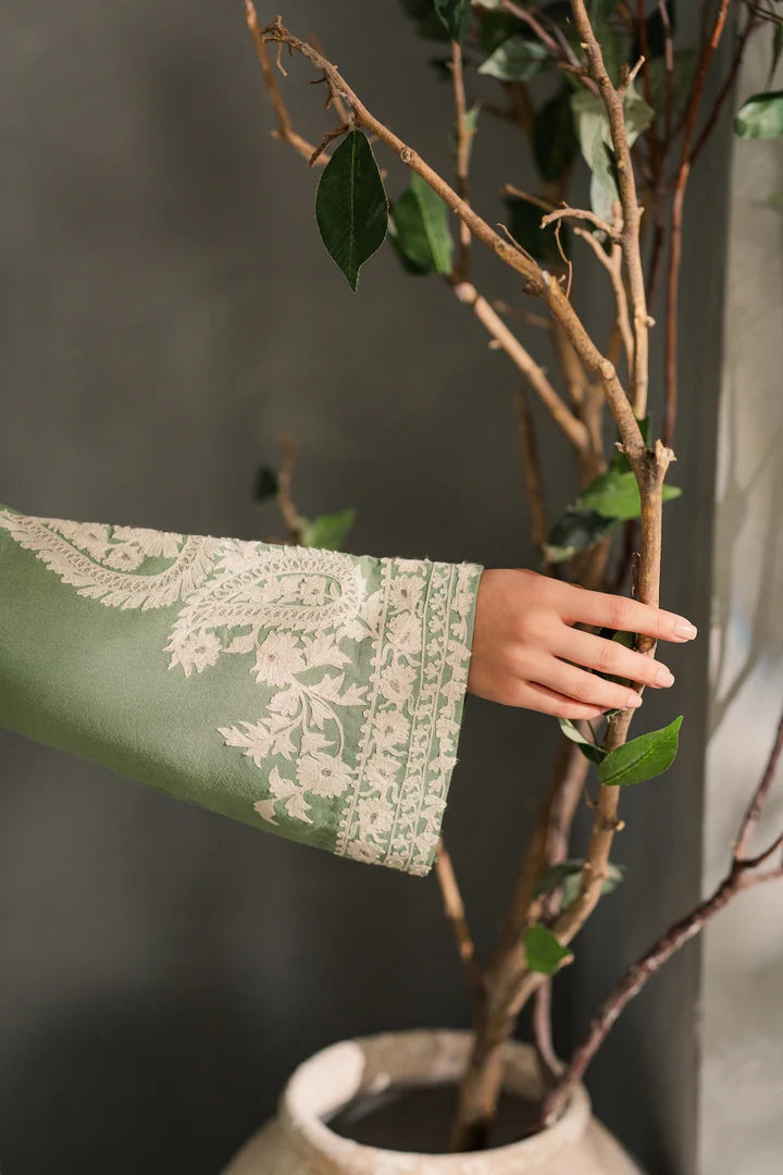 Tania Emb 3pc detail