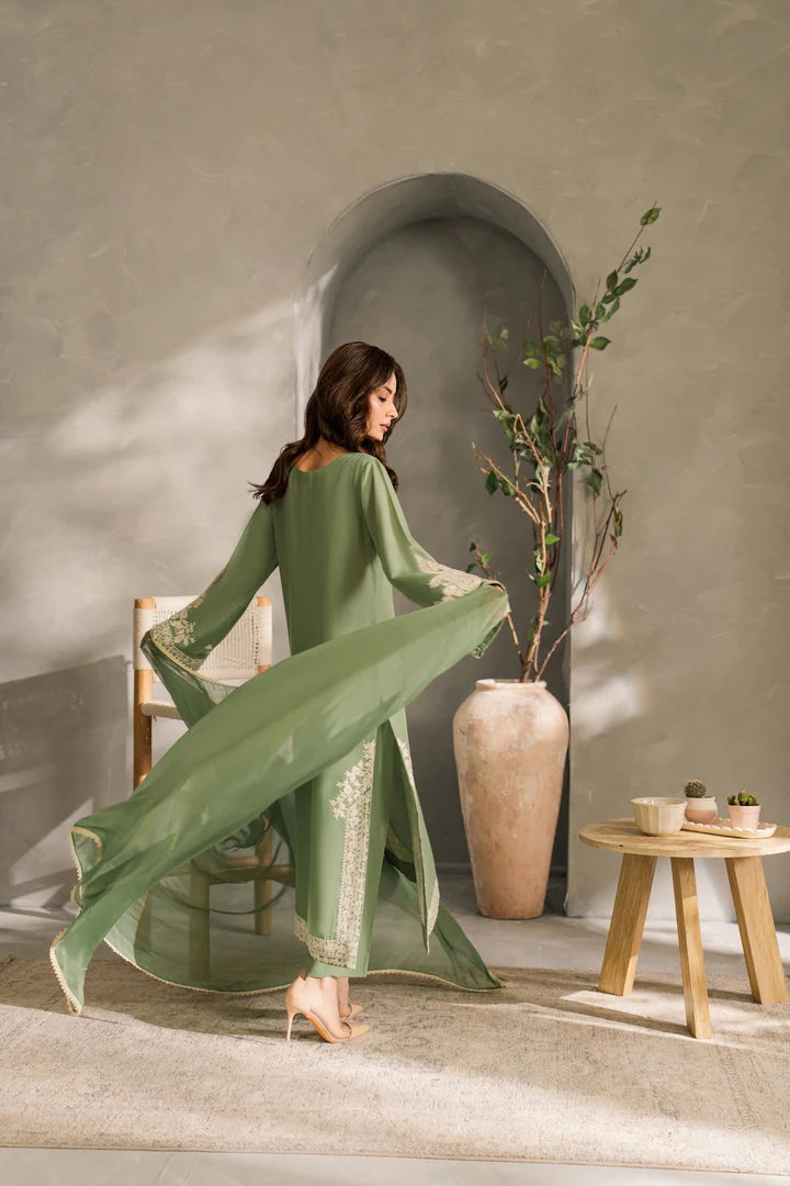 Tania Emb 3pc detail
