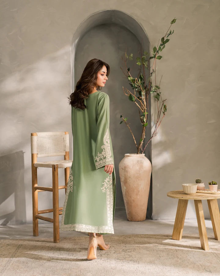 Tania Emb 3pc detail