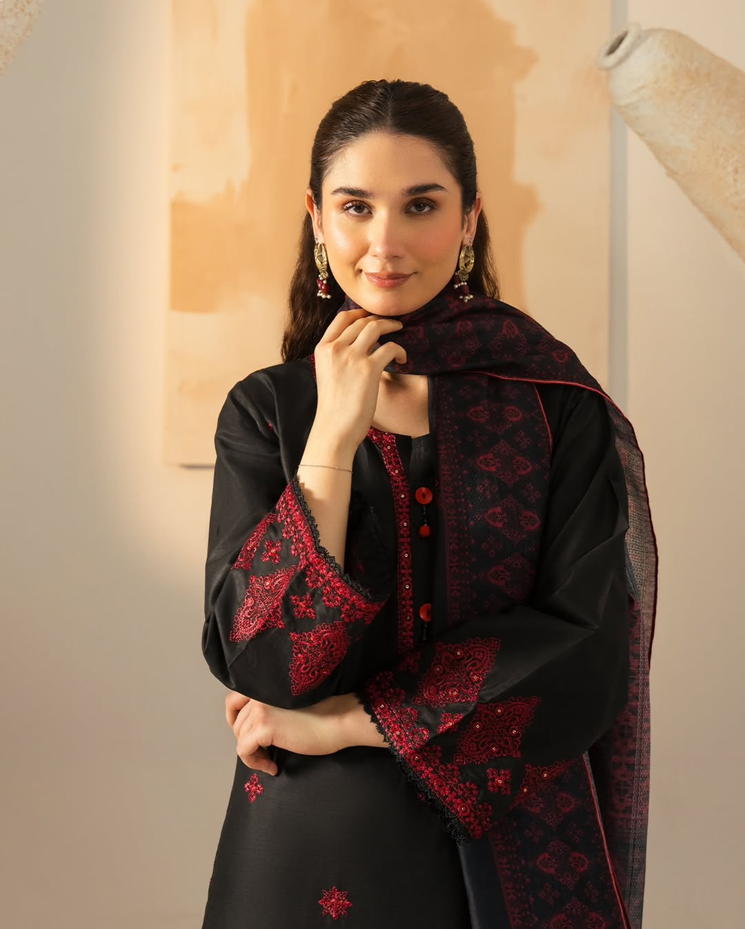 Saiyaara Emb 3pc detail