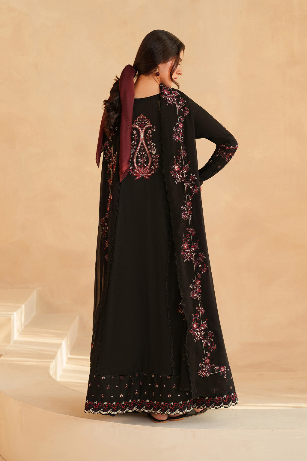 Anarkali Maxi Emb 3pc detail
