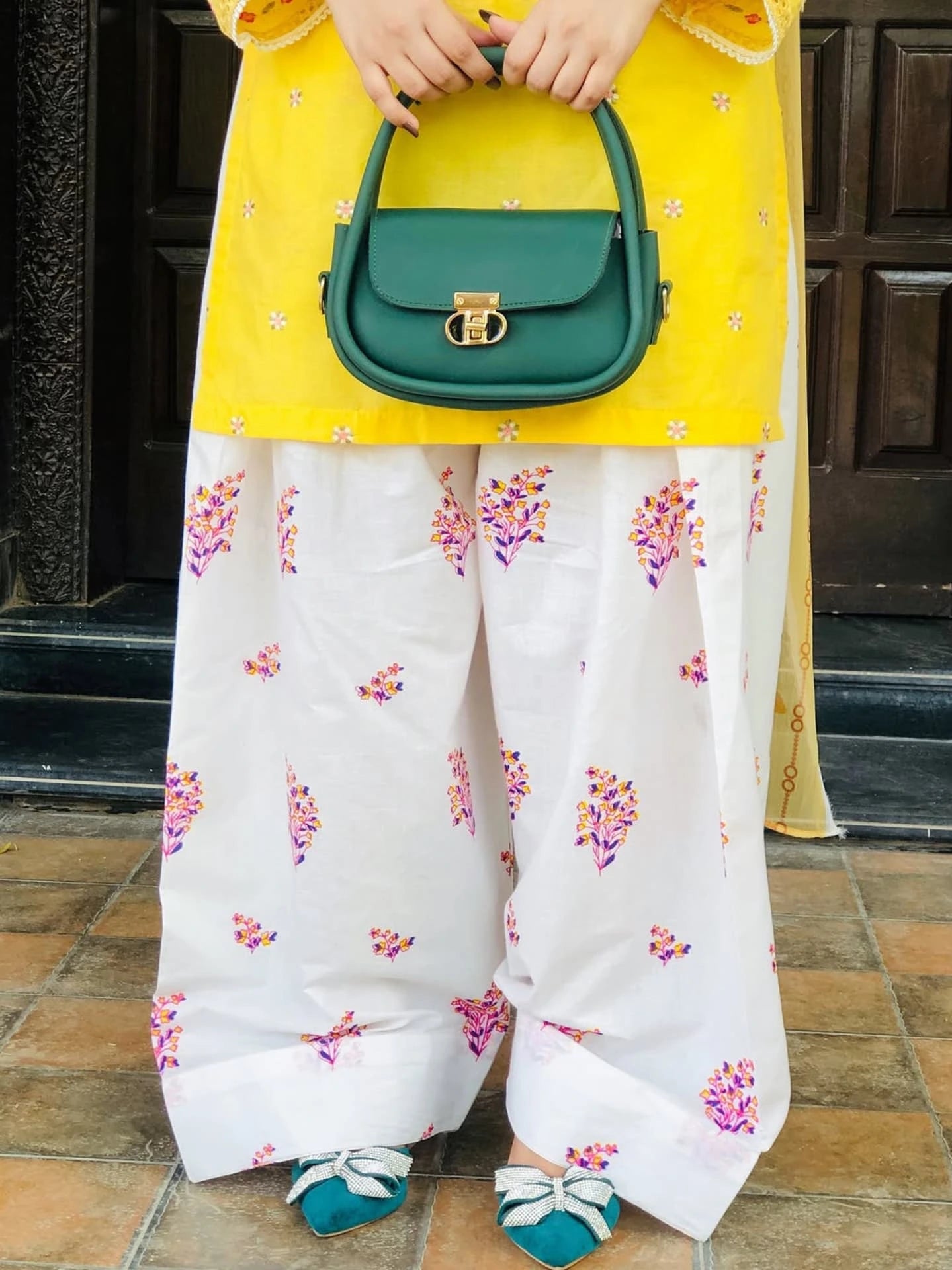 Hajra Emb Soft Lawn 3pc detail